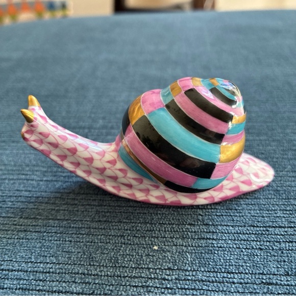 Herend lavender fishnet snail with multicolor shell 15520 - Picture 5 of 7